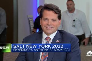 Crypto winter won't end until the Fed rate cycle ends, says Anthony Scaramucci